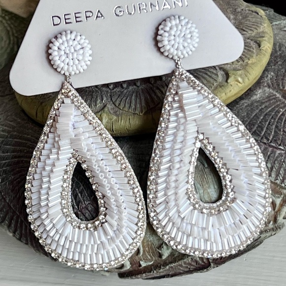 🌺🎉HP🎉🌺 NWT Deepa Gurnani Beaded White Crystal Hoop Chandeliers - Picture 11 of 16